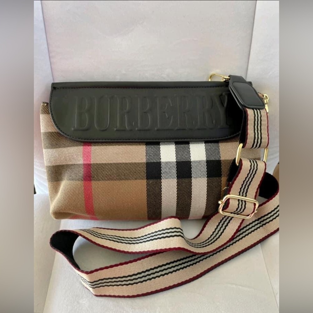 SOLD. 👜 Women's shoulder/crossbody purse/handbag